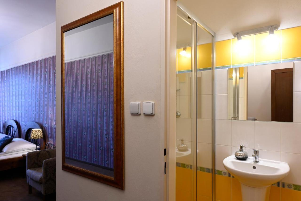 Hotel Boucek กรอมเมียร์ริช ภายนอก รูปภาพ