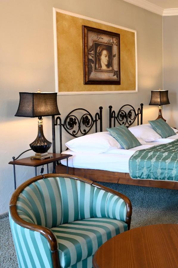 Hotel Boucek กรอมเมียร์ริช ภายนอก รูปภาพ