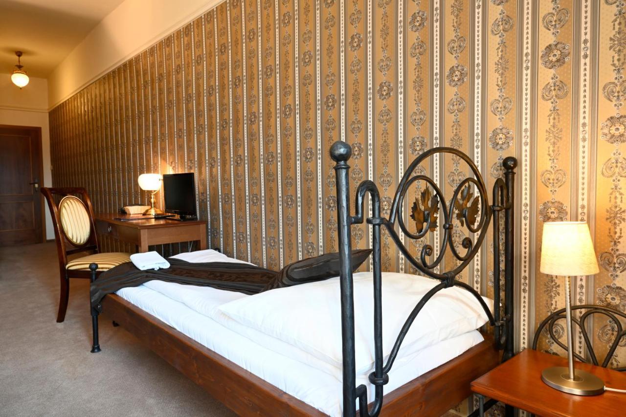 Hotel Boucek กรอมเมียร์ริช ภายนอก รูปภาพ