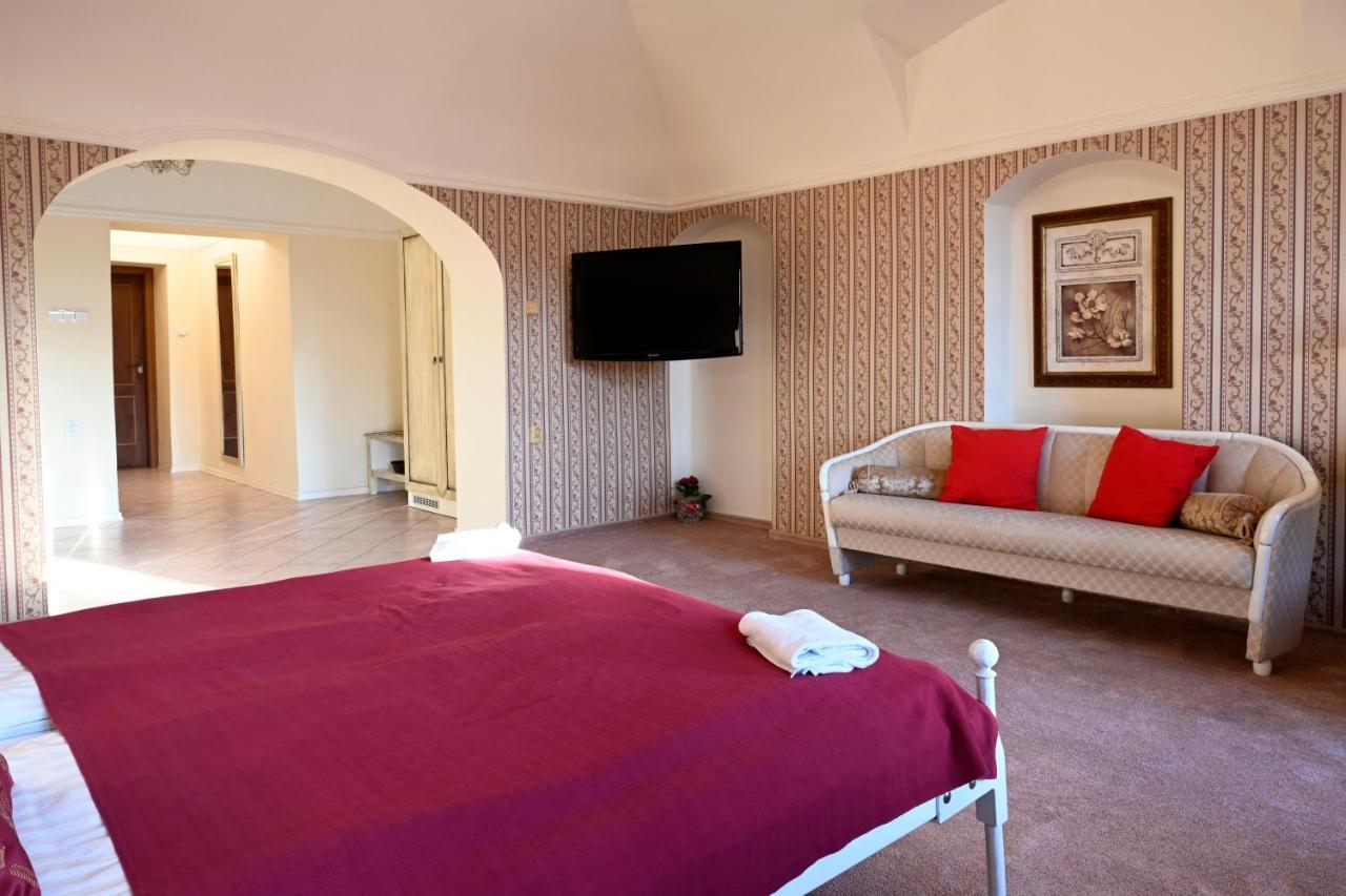 Hotel Boucek กรอมเมียร์ริช ภายนอก รูปภาพ