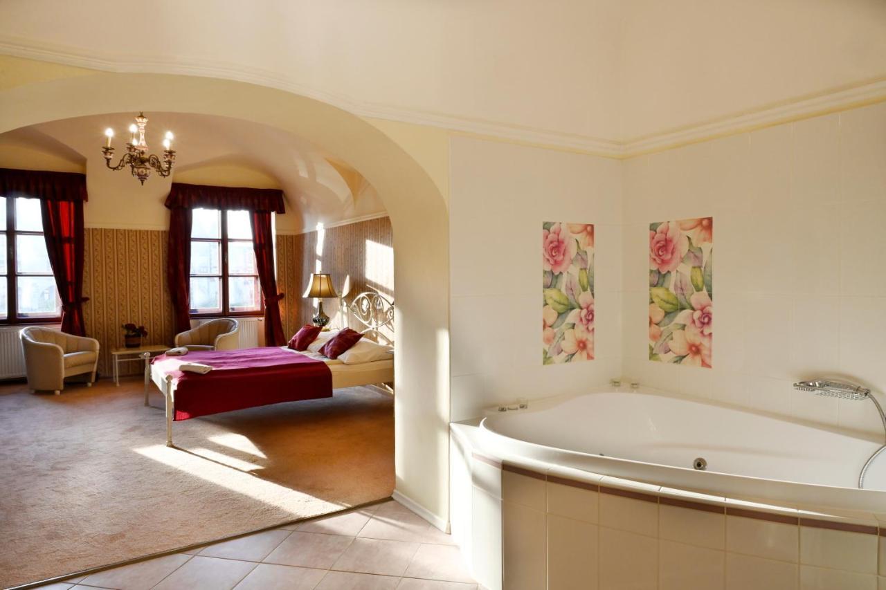 Hotel Boucek กรอมเมียร์ริช ภายนอก รูปภาพ