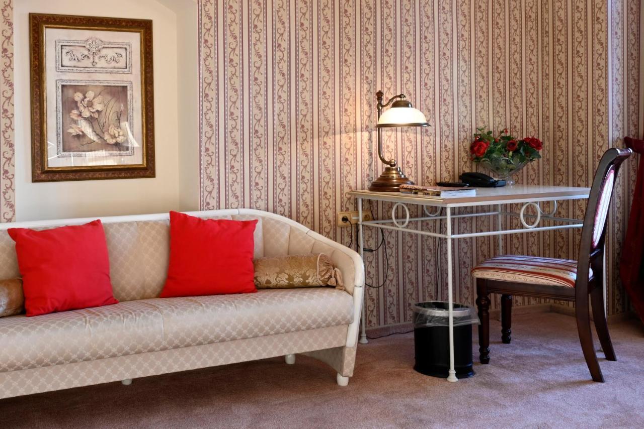Hotel Boucek กรอมเมียร์ริช ภายนอก รูปภาพ