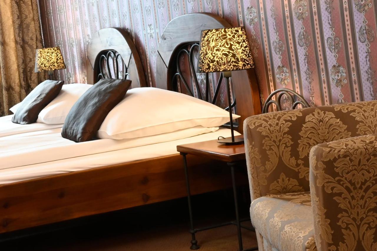 Hotel Boucek กรอมเมียร์ริช ภายนอก รูปภาพ