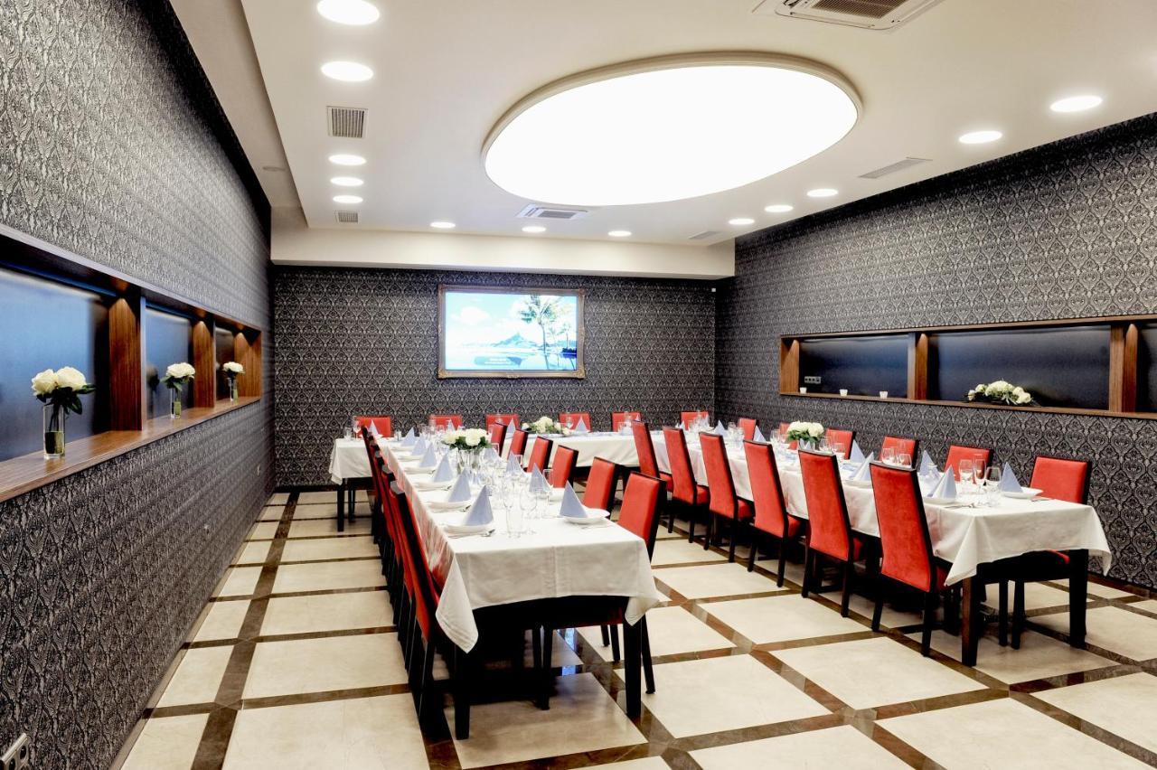 Hotel Boucek กรอมเมียร์ริช ภายนอก รูปภาพ